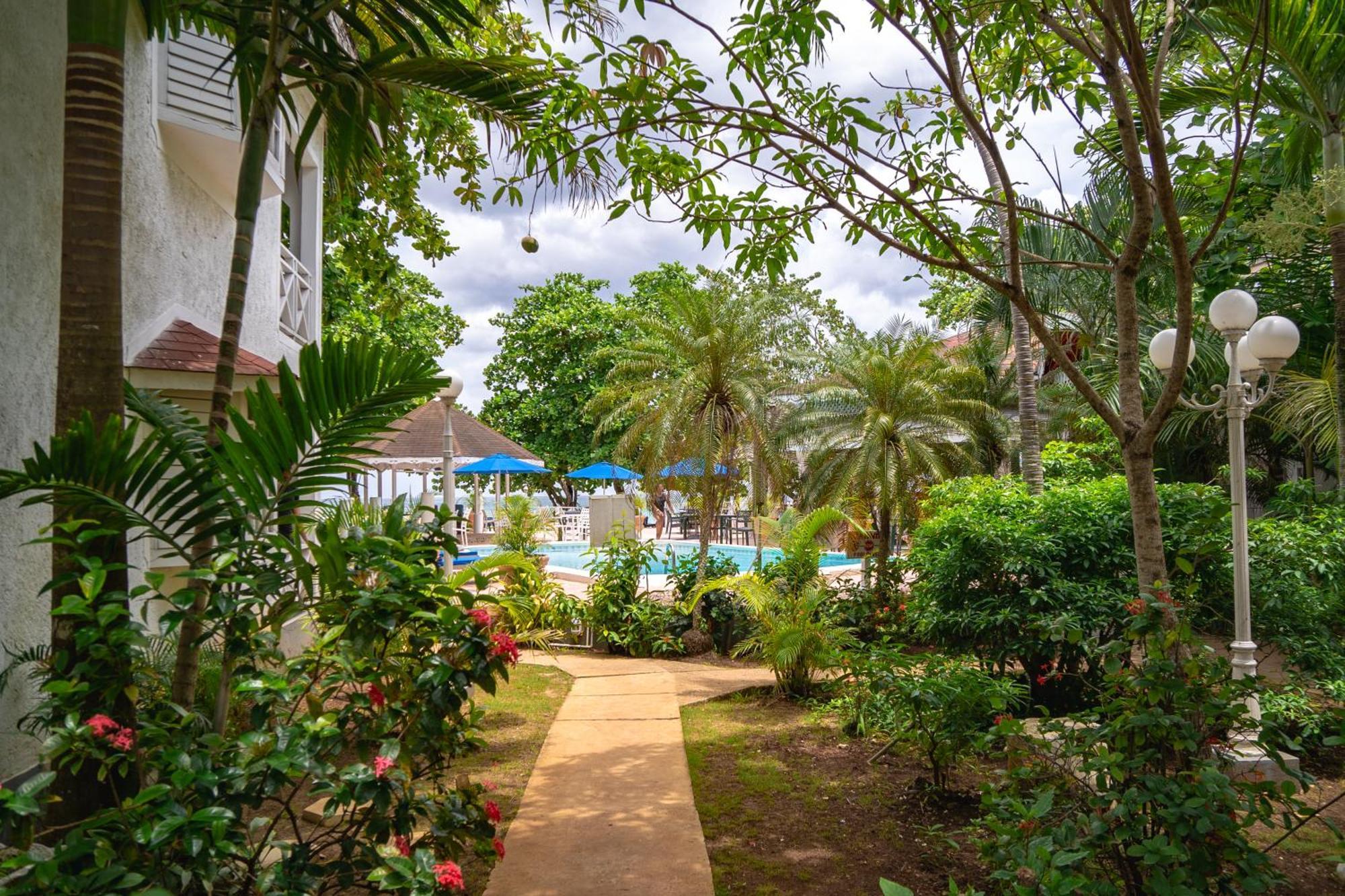 Merrils Beach Resort II เนกริล ภายนอก รูปภาพ